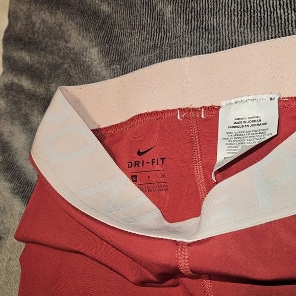 Nike Pro Dri-Fit Leggings 3 Quarter length Size Small - Picture 3 of 3
